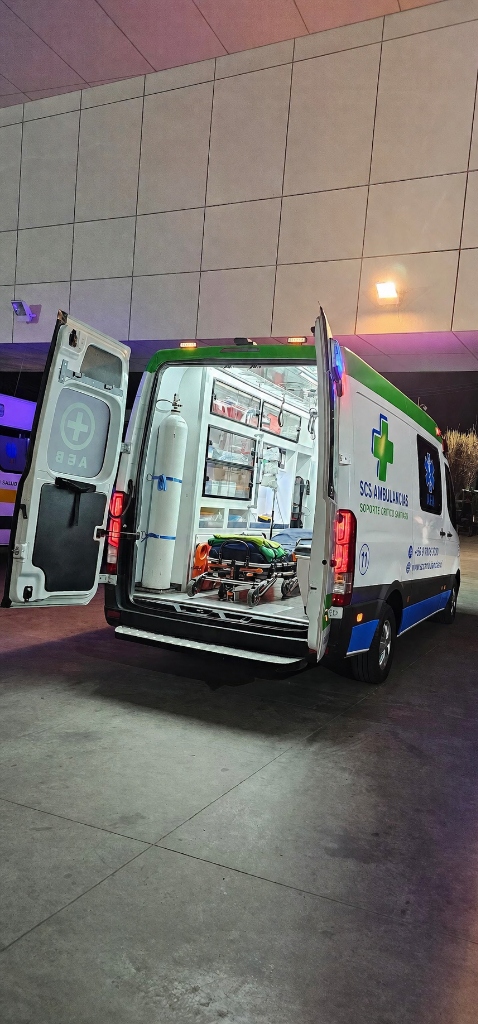 Interior de ambulancia equipada SCS